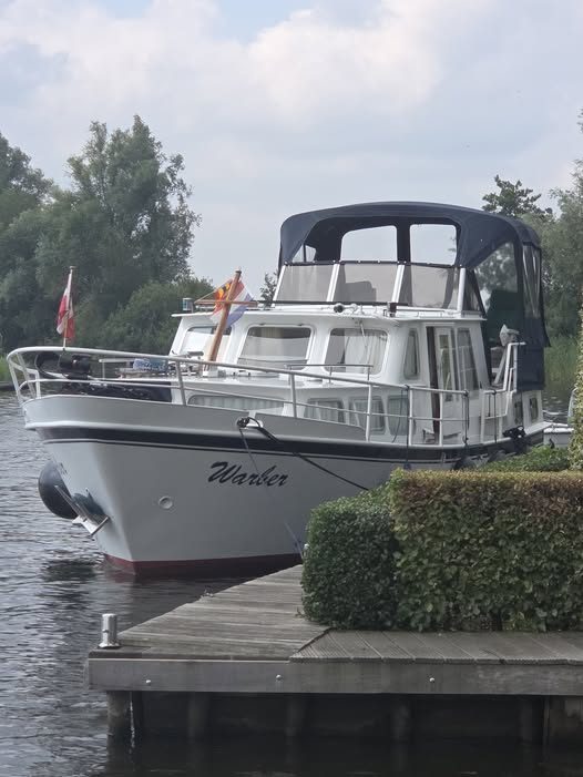 Goed onderhouden blauwe hand kruiser te koop. Deze boot staat te koop voor