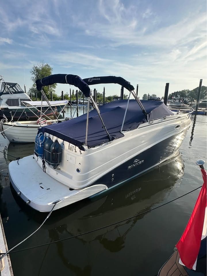 Rinker 250 Fiesta Vee speedcruiser