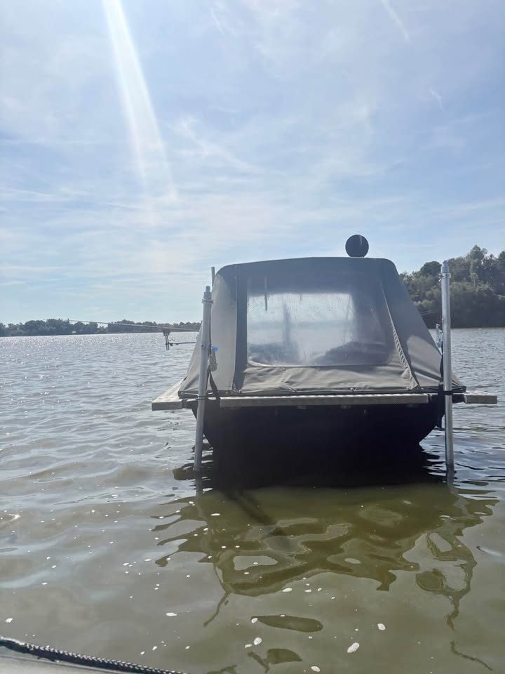 Karperboot met 15 PK motor