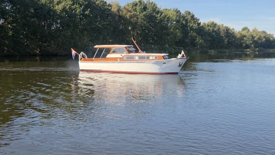 Super Van Craft, kruiser, motorboot, vakantie boot, motorjacht, klassiek schip