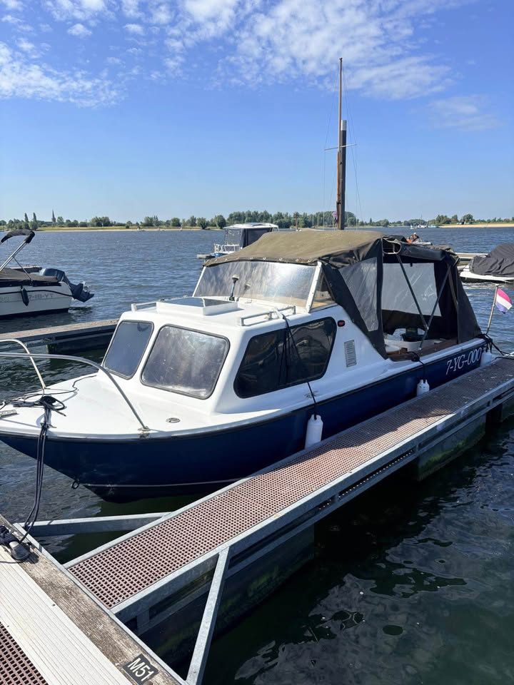 Vernieuwde kajuitboot 40 PK