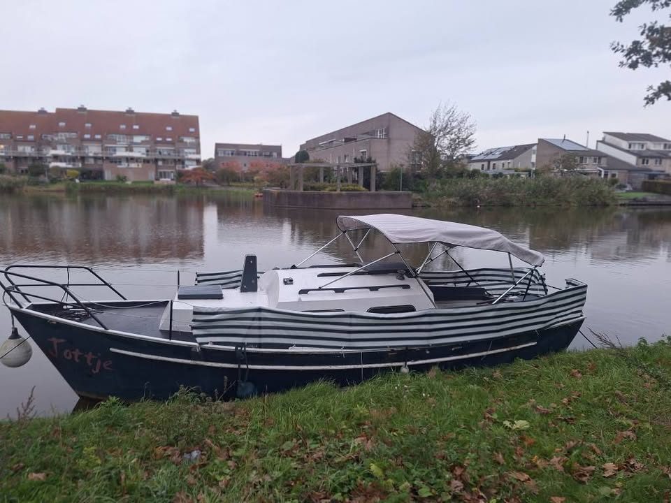 Leuke stalen kajuitboot 7 mtr